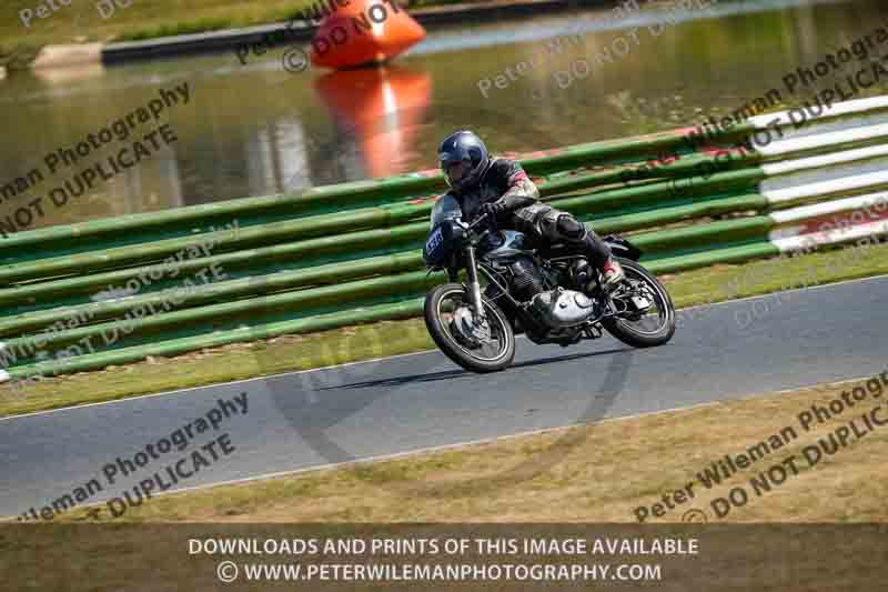 Vintage motorcycle club;eventdigitalimages;mallory park;mallory park trackday photographs;no limits trackdays;peter wileman photography;trackday digital images;trackday photos;vmcc festival 1000 bikes photographs